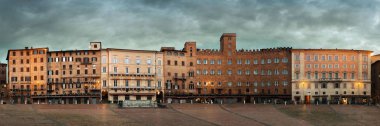 Siena 'daki Piazza del Campo