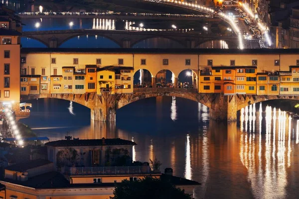 Widok na most Ponte Vecchio we Florencji — Zdjęcie stockowe