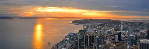 Pôr do sol no telhado de Seattle — Fotografia de Stock