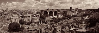 Roma Forumu kalıntıları ile 