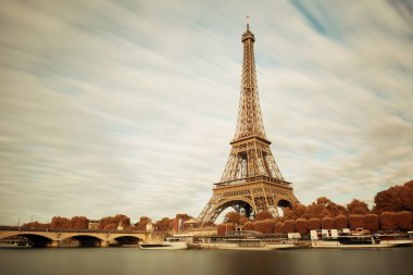 Eyfel Kulesi ve river seine 