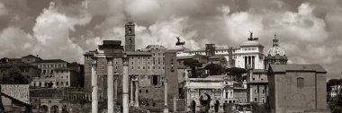 Roma Forumu kalıntıları ile 