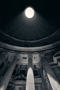Işık demeti Roma'da Pantheon iç