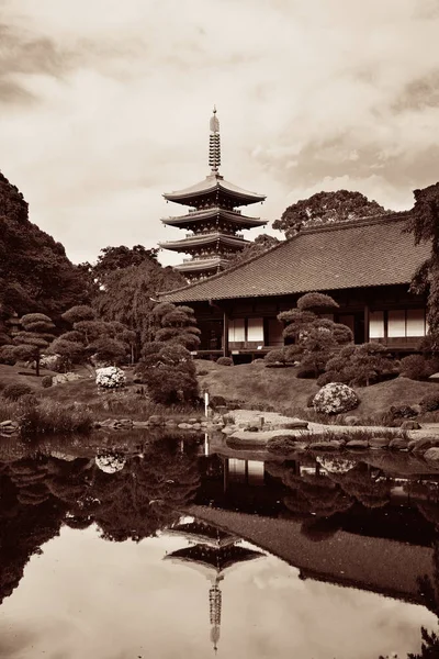 Garten im Sensoji-Tempel, Tokio — Stockfoto
