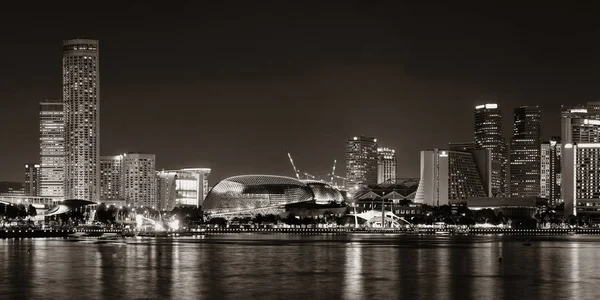 Horizonte singapurense por la noche —  Fotos de Stock