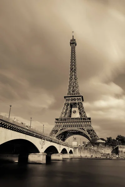 Torre Eiffel e Rio Sena — Fotografia de Stock