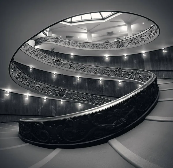 Spiraltrappa i museum — Stockfoto