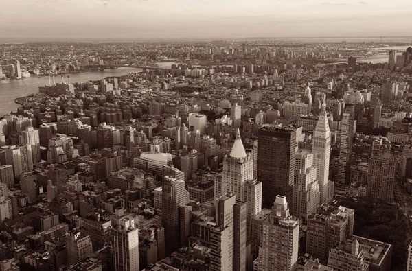 Στο κέντρο του Μανχάταν ουρανοξύστες — Φωτογραφία Αρχείου