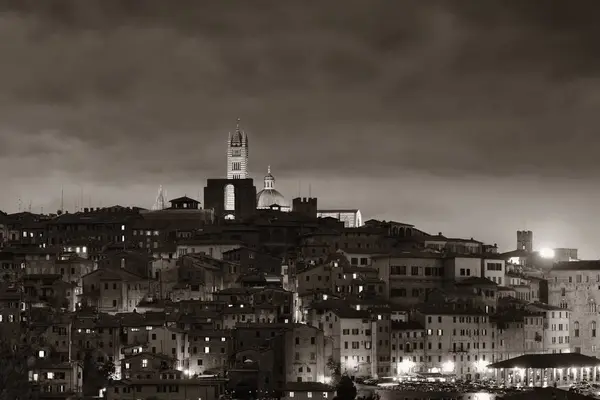 Catedral de Siena à noite — Fotografia de Stock