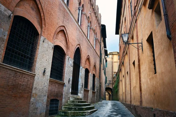 Edificios antiguos en Siena — Foto de Stock