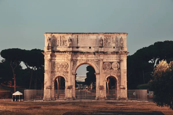 로마에 있는 콘스탄티누스 개선문 — 스톡 사진