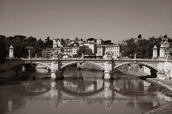 Río Tíber en Roma —  Fotos de Stock
