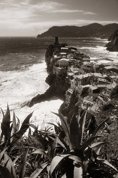 Vernazza budynków i morze w Cinque Terre — Zdjęcie stockowe