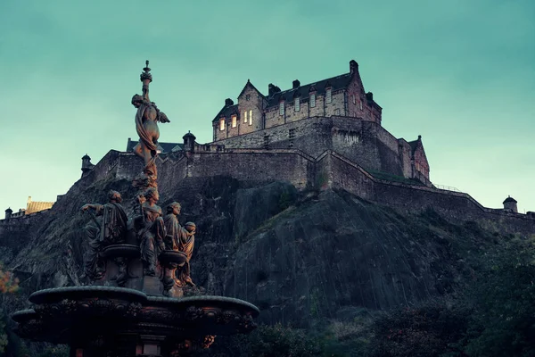 Castello di Edimburgo con Fontana — Foto Stock