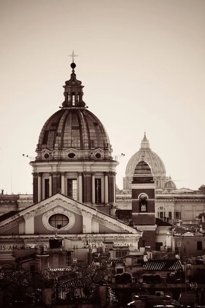 흑백에서 로마의 돔 — 스톡 사진