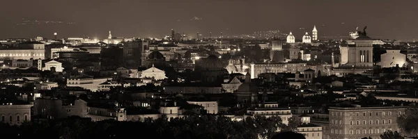 Roma skyline visão noturna — Fotografia de Stock