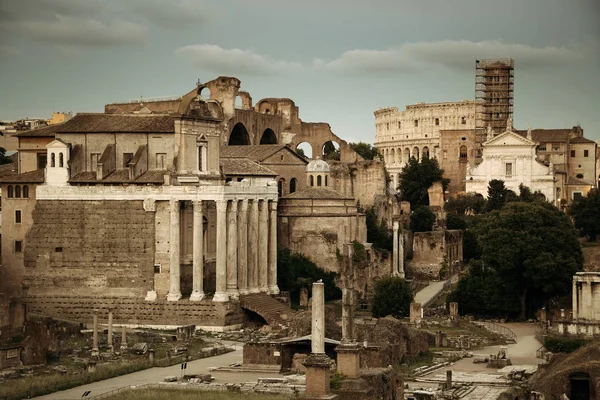 Fórum de Roma com ruínas — Fotografia de Stock