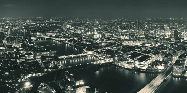 มุมมองทางอากาศของลอนดอน พาโนรามาตอนกลางคืน — ภาพถ่ายสต็อก