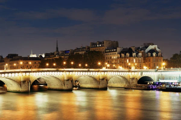 Río Sena y Pont Neuf por la noche —  Fotos de Stock