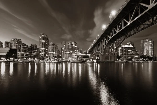 Vancouver False Creek på natten — Stockfoto