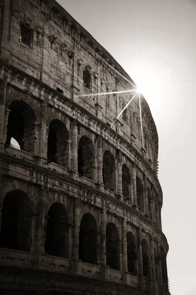 Colisée à Rome au lever du soleil — Photo