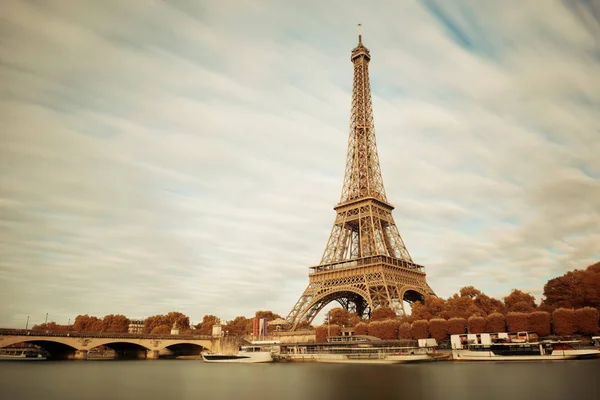 Torre Eiffel y río Sena — Foto de Stock