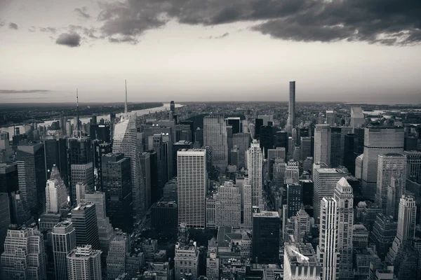 New York City mitt i stan skyline — Stockfoto