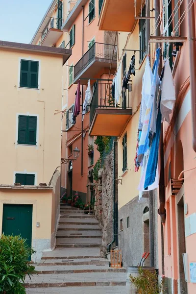 Vue typique sur la ruelle à Riomaggiore — Photo