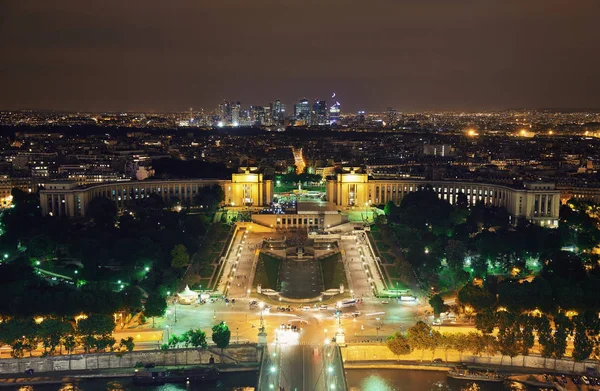 Paris ville avec la Défense la nuit — Photo