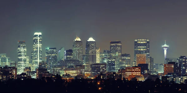 Calgary Skyline bei Nacht — Stockfoto