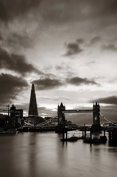 Shard and Tower Bridge, Londres — Photo