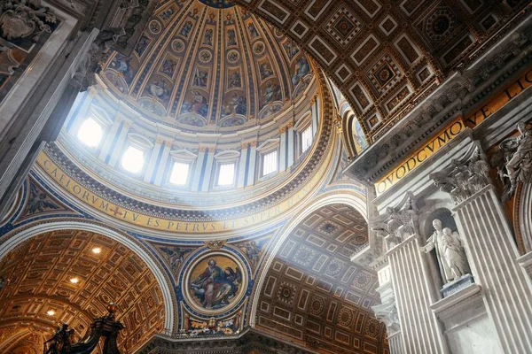 Interno della Basilica di San Pietro — Foto Stock