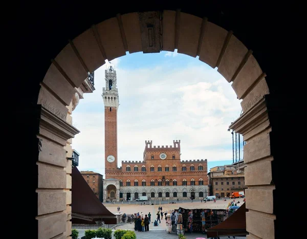 市内ホールの鐘楼、イタリア — ストック写真