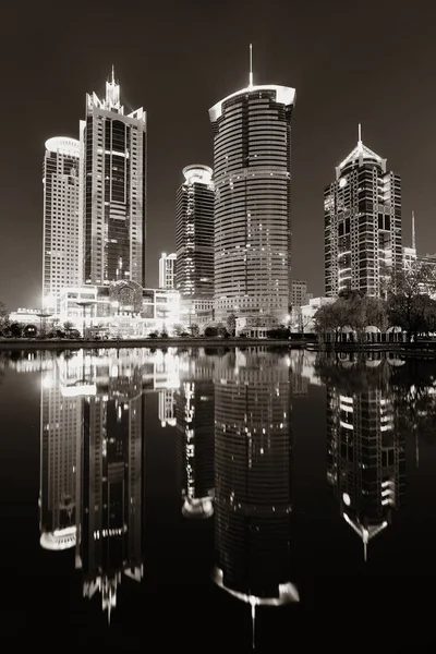 Shanghai paysage urbain la nuit — Photo