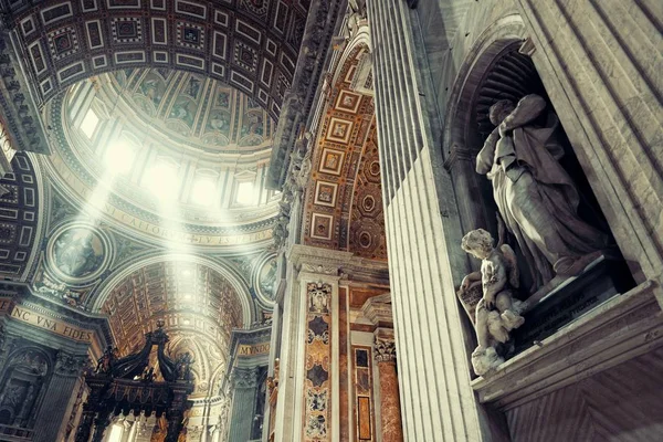 Interno della Basilica di San Pietro — Foto Stock