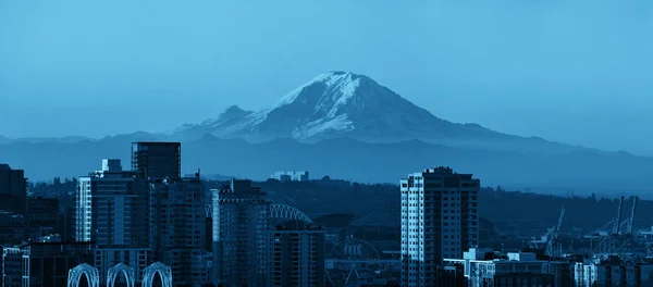 Mount Rainier a Seattle město — Stock fotografie