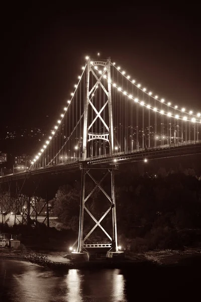 Puente de Lions Gate vista nocturna — Foto de Stock