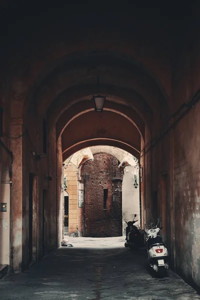 Edifícios antigos e arco-íris em Siena — Fotografia de Stock