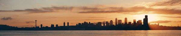 Sylwetka Seattle o wschodzie słońca — Zdjęcie stockowe
