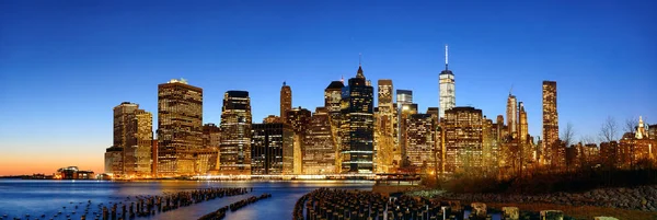 Cidade de Nova York crepúsculo à beira-mar — Fotografia de Stock