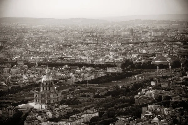 Paris şehir çatı görünümü — Stok fotoğraf