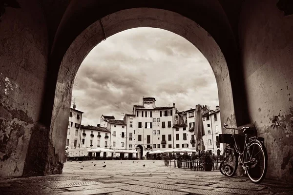 Ingresso dell'Arco di Piazza dell'Anfiteatro — Foto Stock