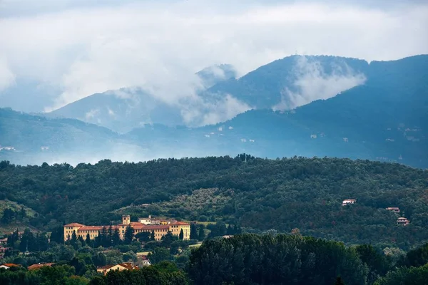 Mountains and clouds after rain in Lucca — Stock Photo, Image