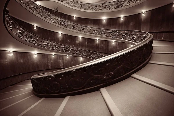 Escadaria espiral no Museu do Vaticano — Fotografia de Stock