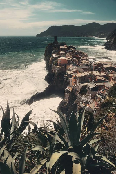 Edifícios Vernazza e mar em Cinque Terre — Fotografia de Stock