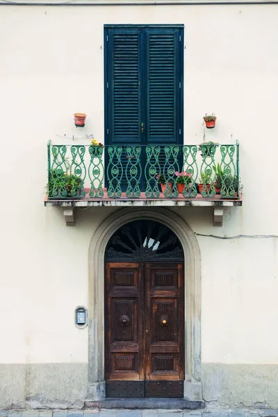 Балкони Лукки двері — стокове фото