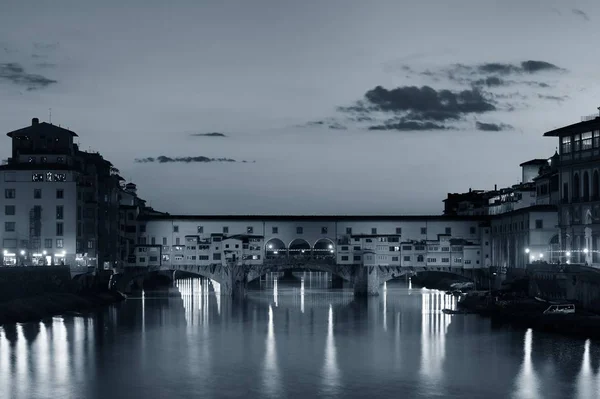 Ponte Vecchio sul fiume Arno a Firenze — Foto Stock