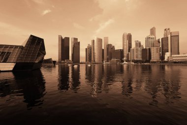 Şehir binalarıyla Singapur silueti 