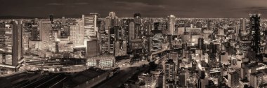 Osaka gece çatı görünümü