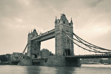 Londra 'daki kule köprüsü